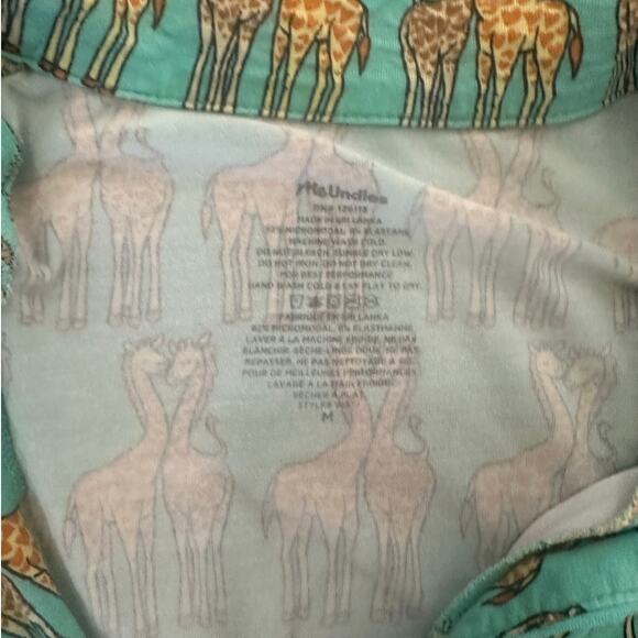 MeUndies Women’s Pajama Set Giraffe Print Button Up Top & Shorts Size M - Picture 3 of 7